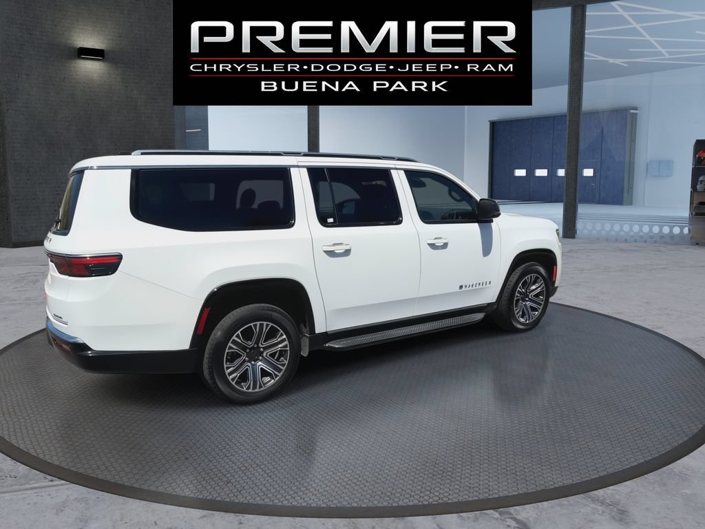 Used 2024 Jeep Wagoneer L Series II w/ Flexible Seating Group RWD image 8
