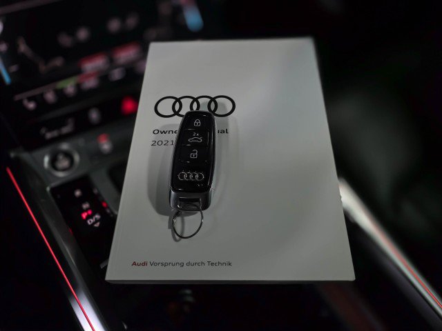 Used 2021 Audi e-tron Prestige w/ Prestige Package AWD/4WD image 46