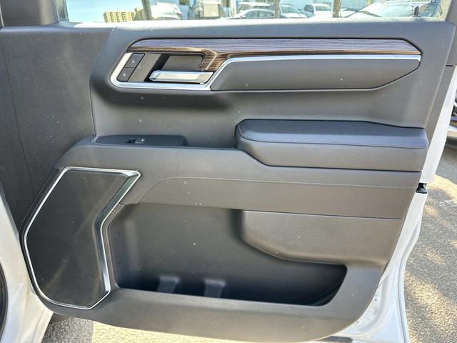 Used 2022 Chevrolet Silverado 1500 LT AWD/4WD image 9