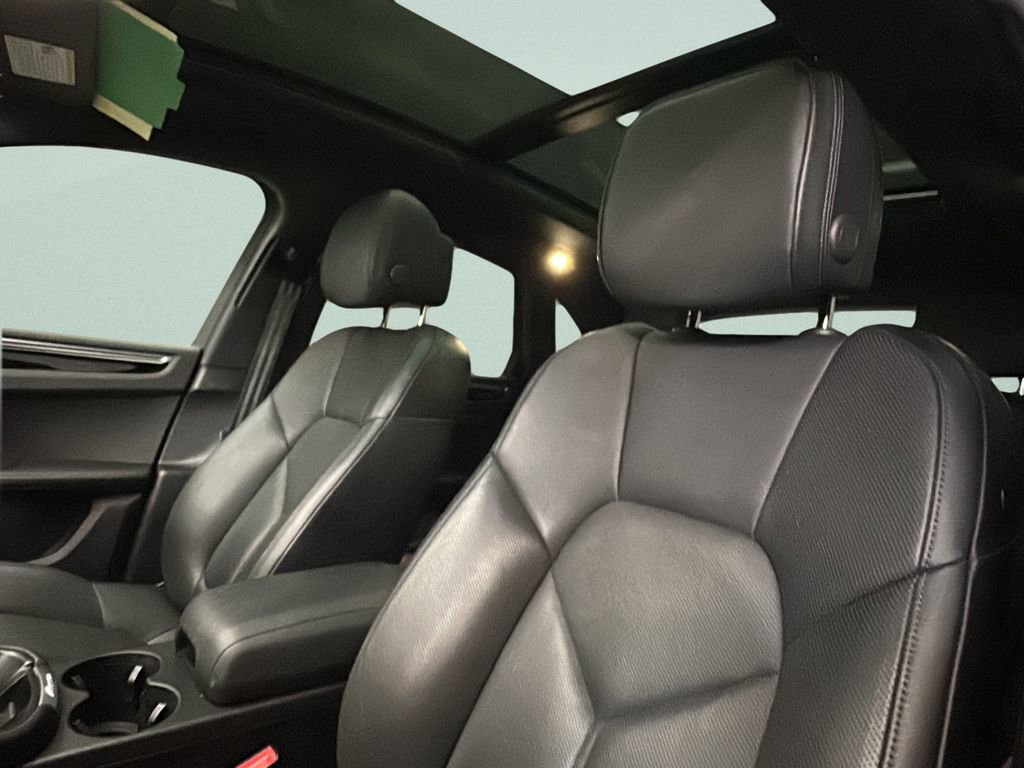 Used 2023 Porsche Macan image 9