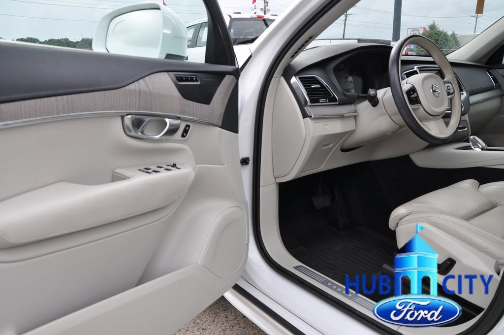 Used 2023 Volvo XC90 B6 Ultimate w/ Protection Package Premier AWD/4WD image 11