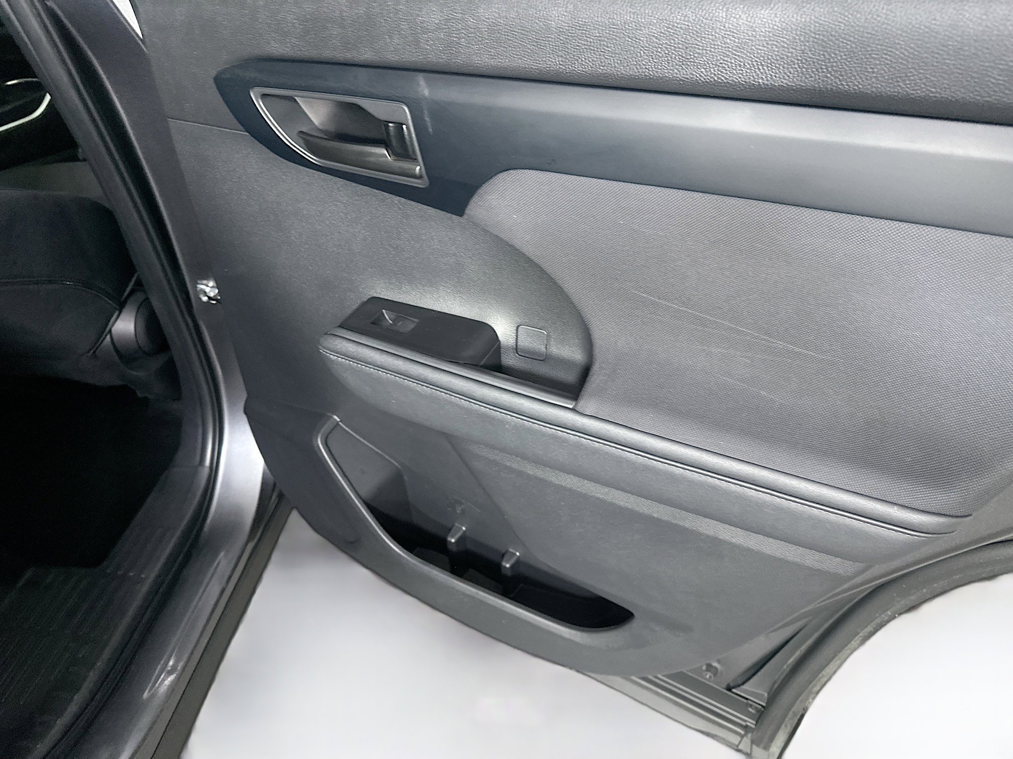 Used 2023 Toyota Highlander LE image 29