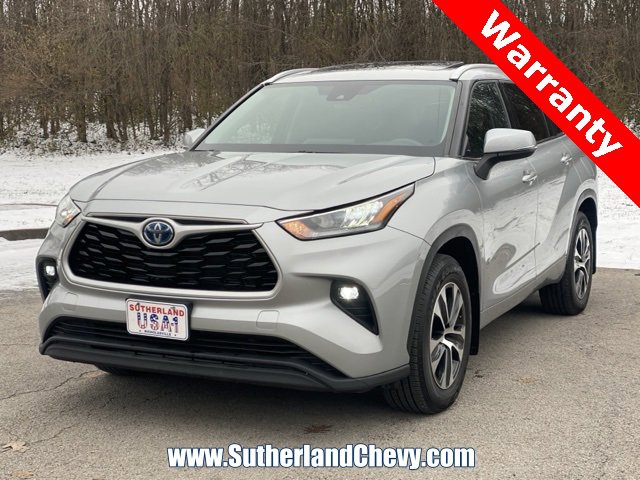 Used 2022 Toyota Highlander XLE image 3