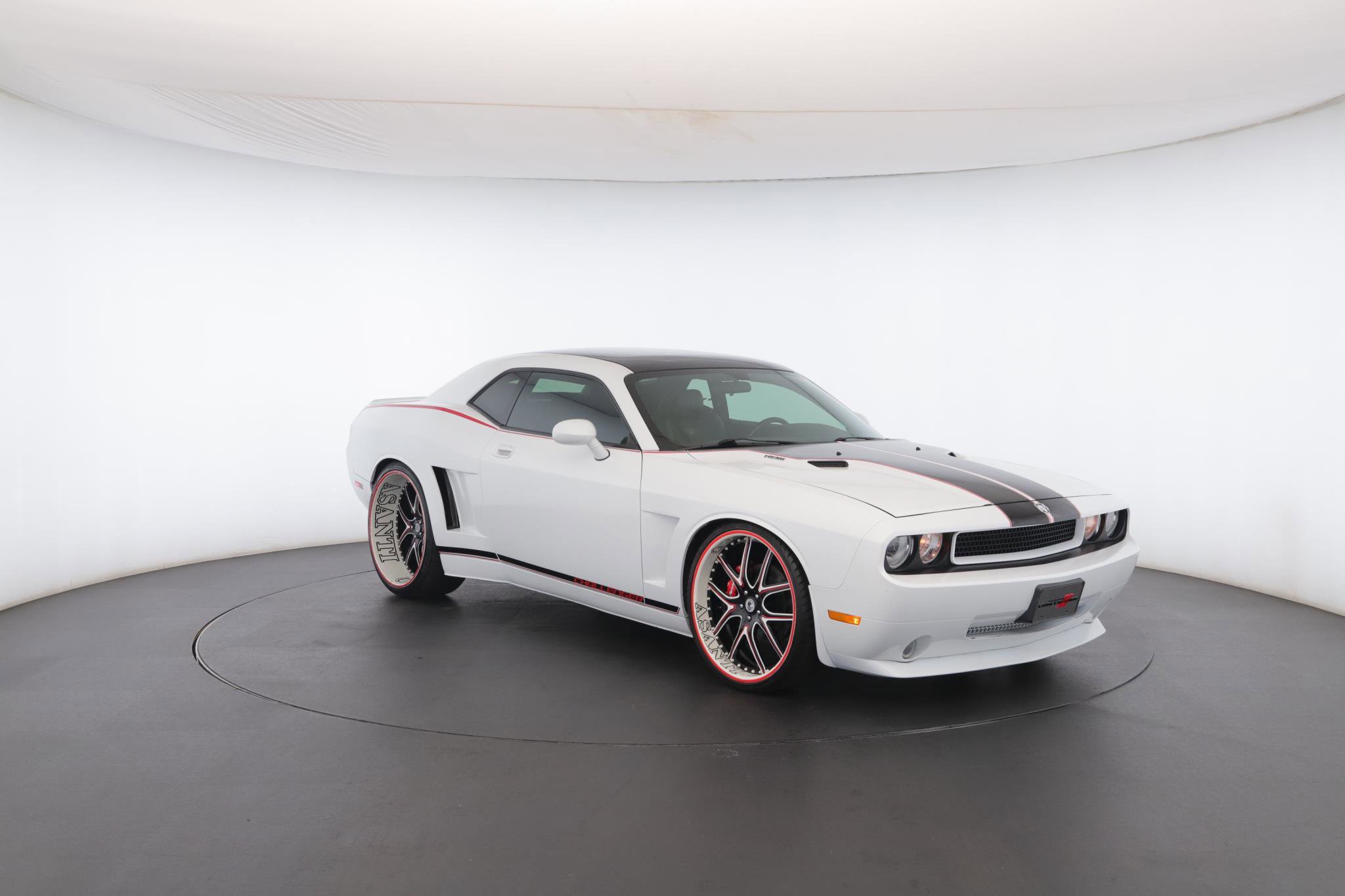 Used 2010 Dodge Challenger R/T image 32