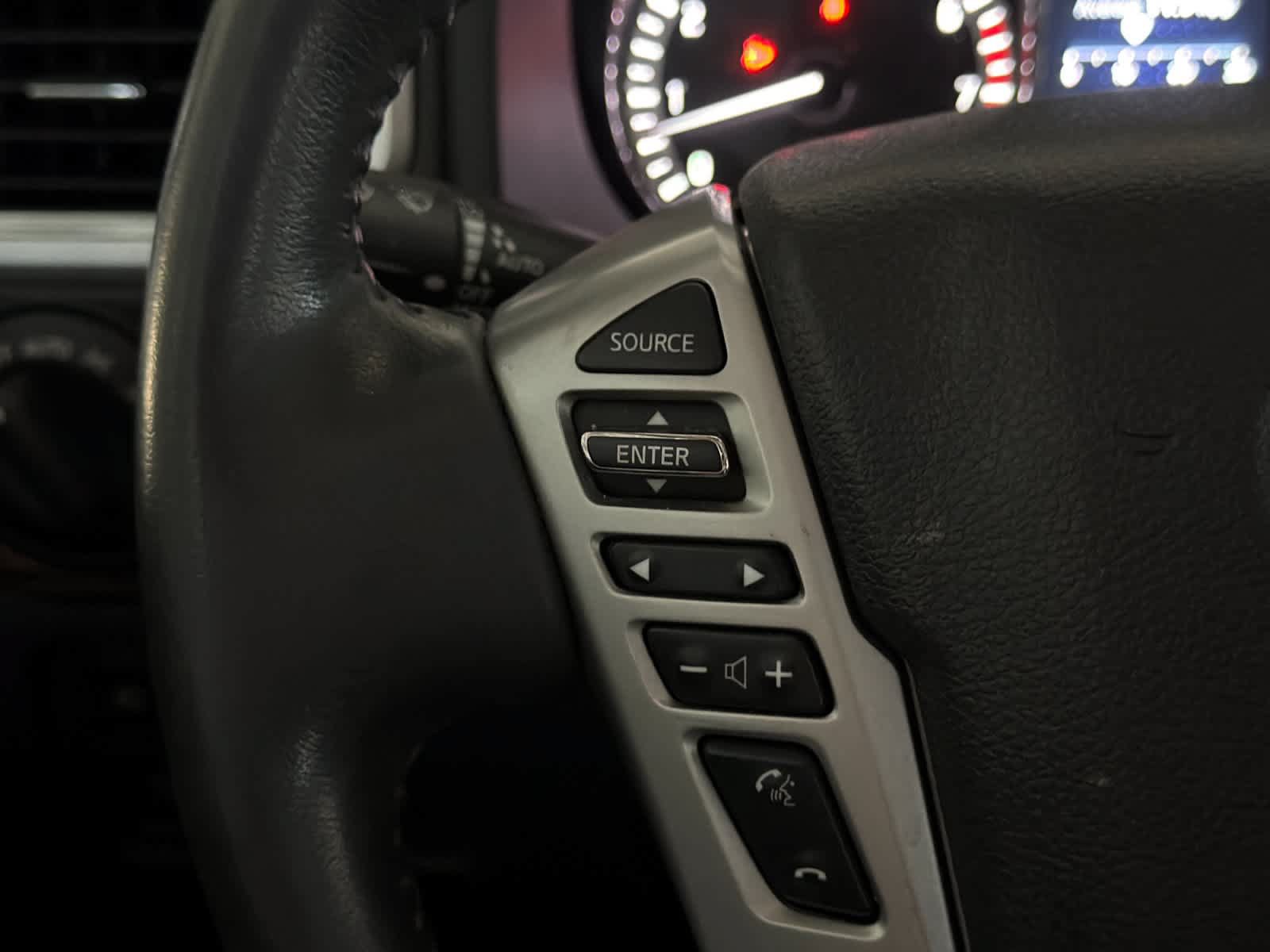 Used 2017 Nissan Titan SL RWD image 25