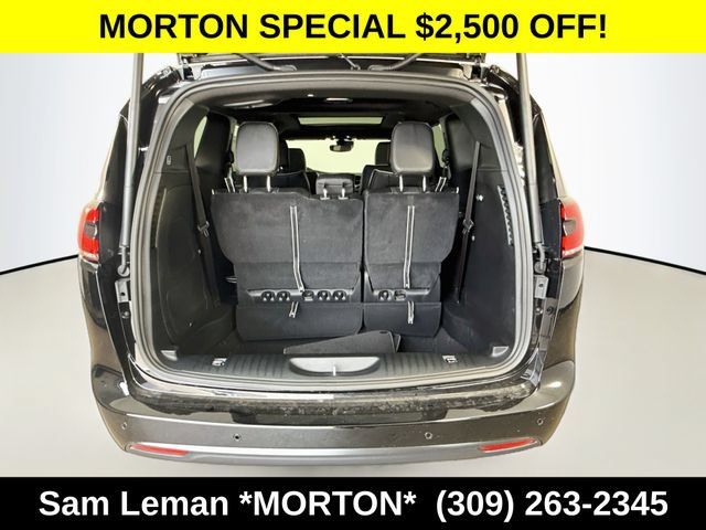 New 2027 Chrysler Pacifica Limited w/ Family Tech Group AWD/4WD image 28