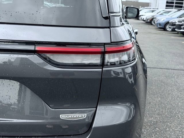 Used 2025 Jeep Grand Cherokee Summit AWD/4WD image 8