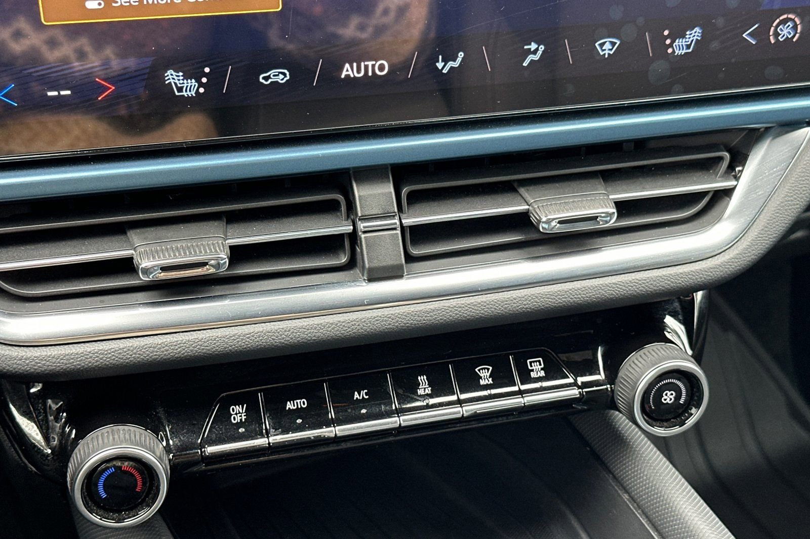 Used 2024 Chevrolet Equinox EV LT image 24