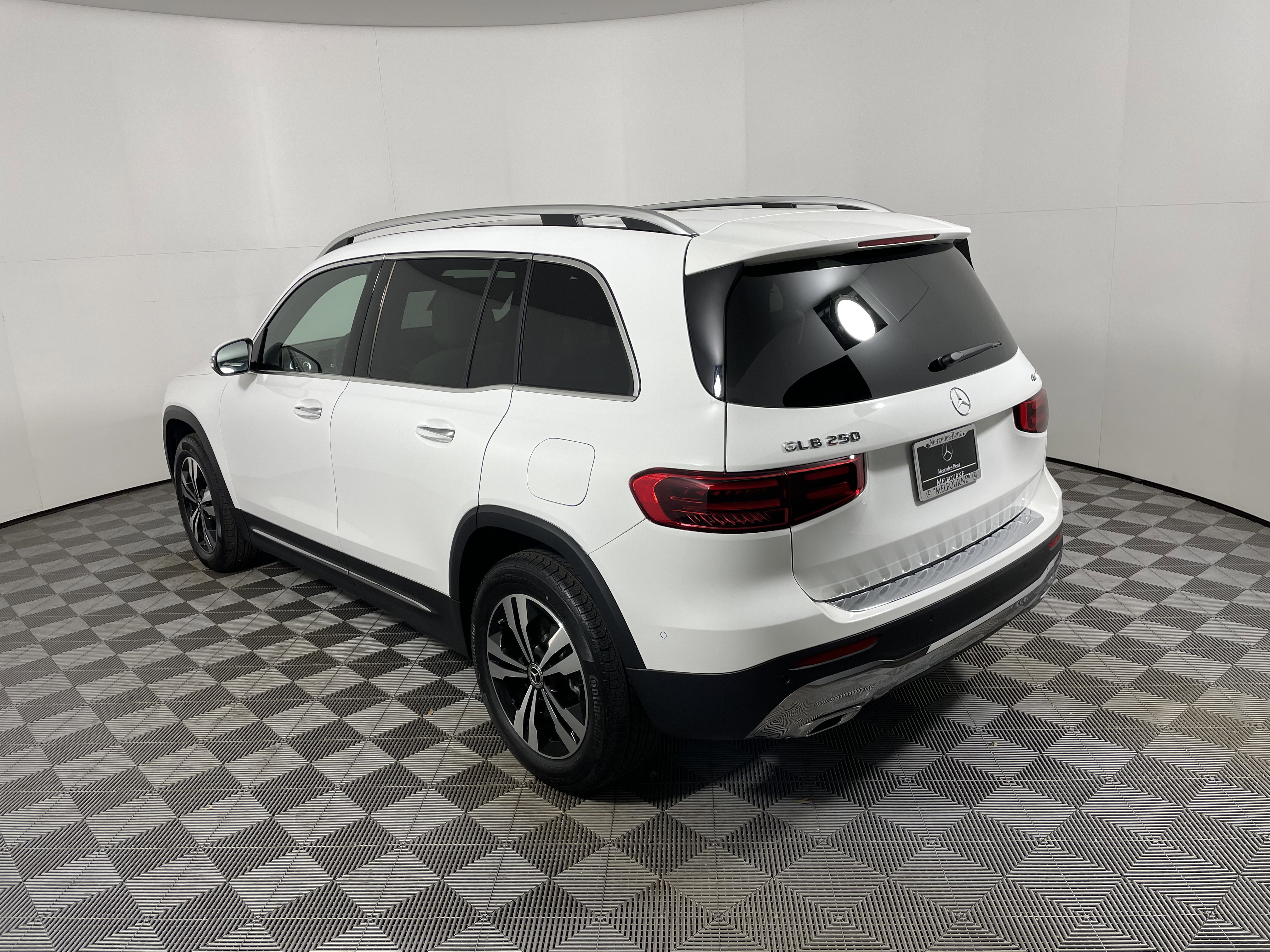 New 2026 Mercedes-Benz GLB 250 4MATIC image 3