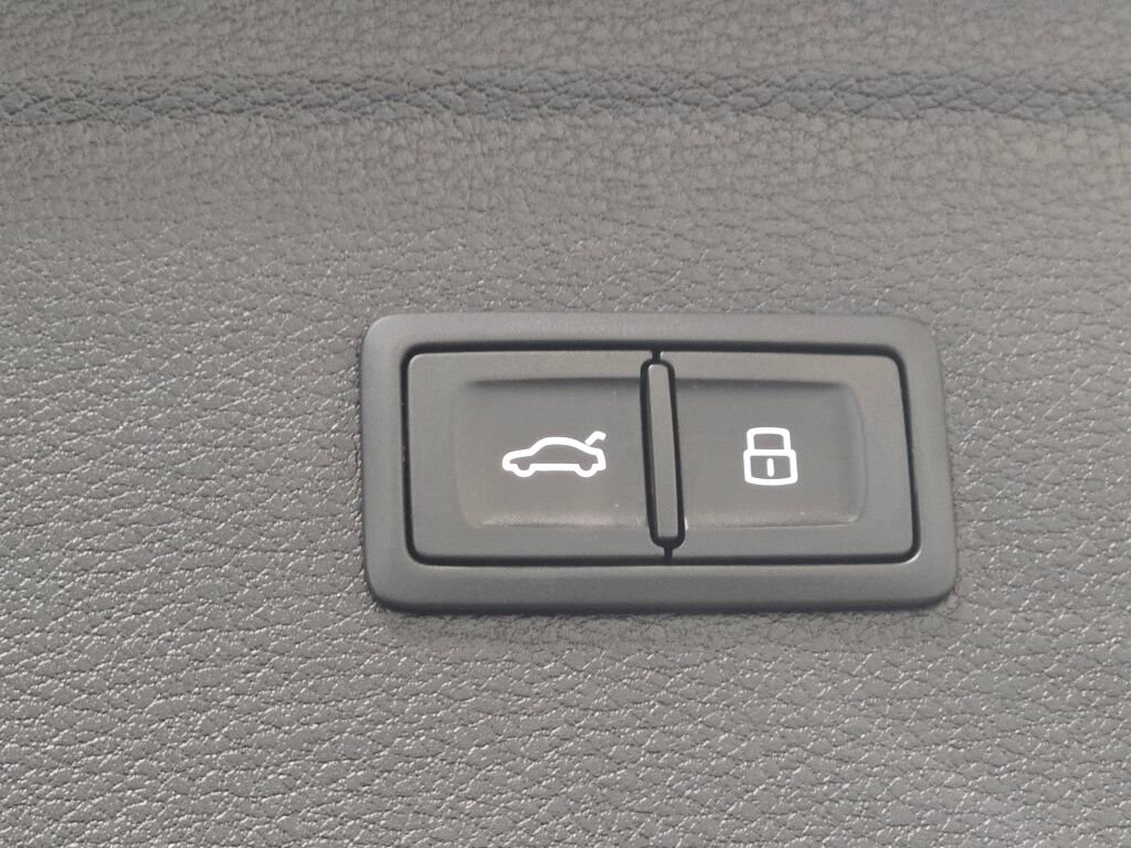 Used 2023 Audi Q5 2.0T Premium w/ Convenience Package image 24