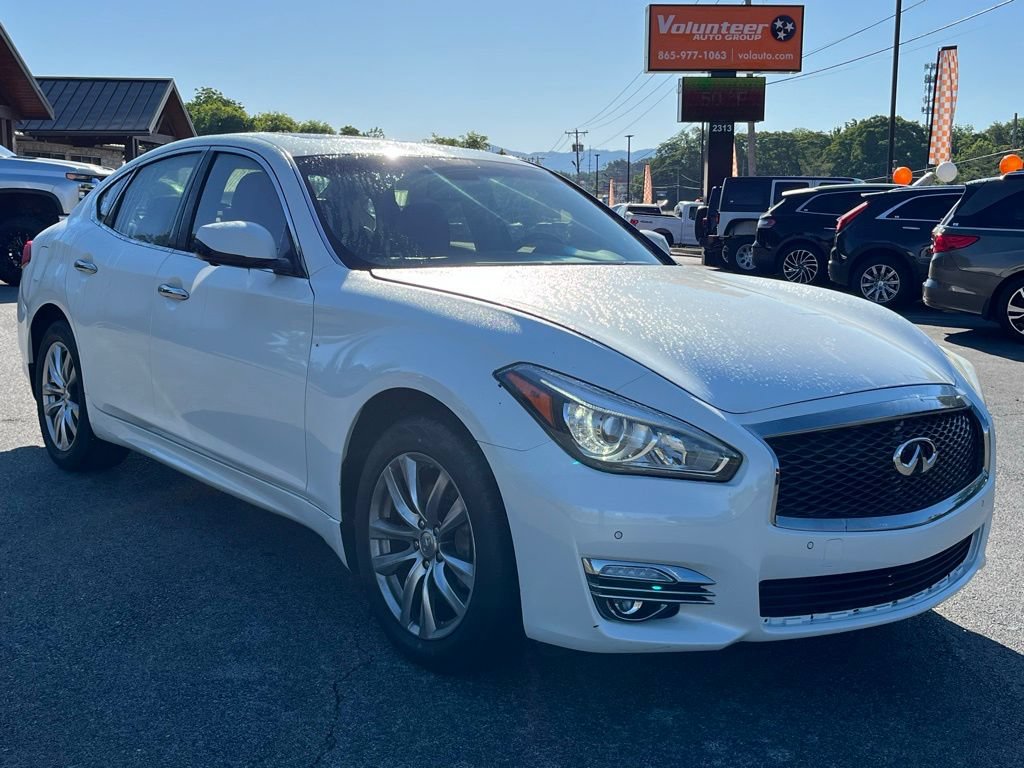 Used 2016 INFINITI Q70 3.7 AWD/4WD image 2