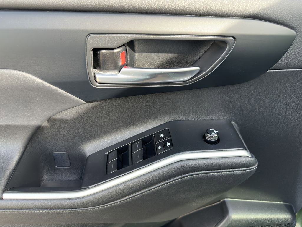 Used 2023 Toyota Highlander XLE image 7