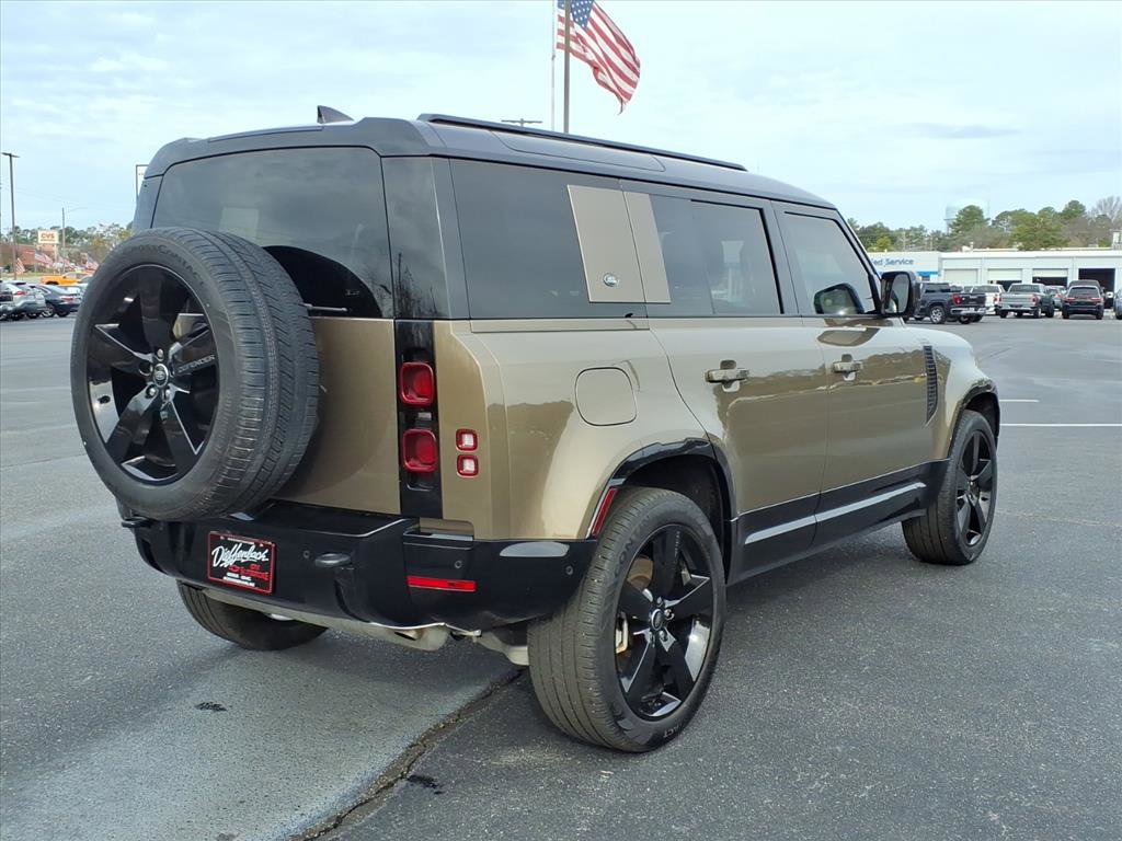 Used 2024 Land Rover Defender 110 X-Dynamic SE image 18