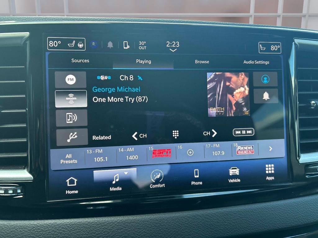 Used 2024 Chrysler Pacifica Touring-L image 27