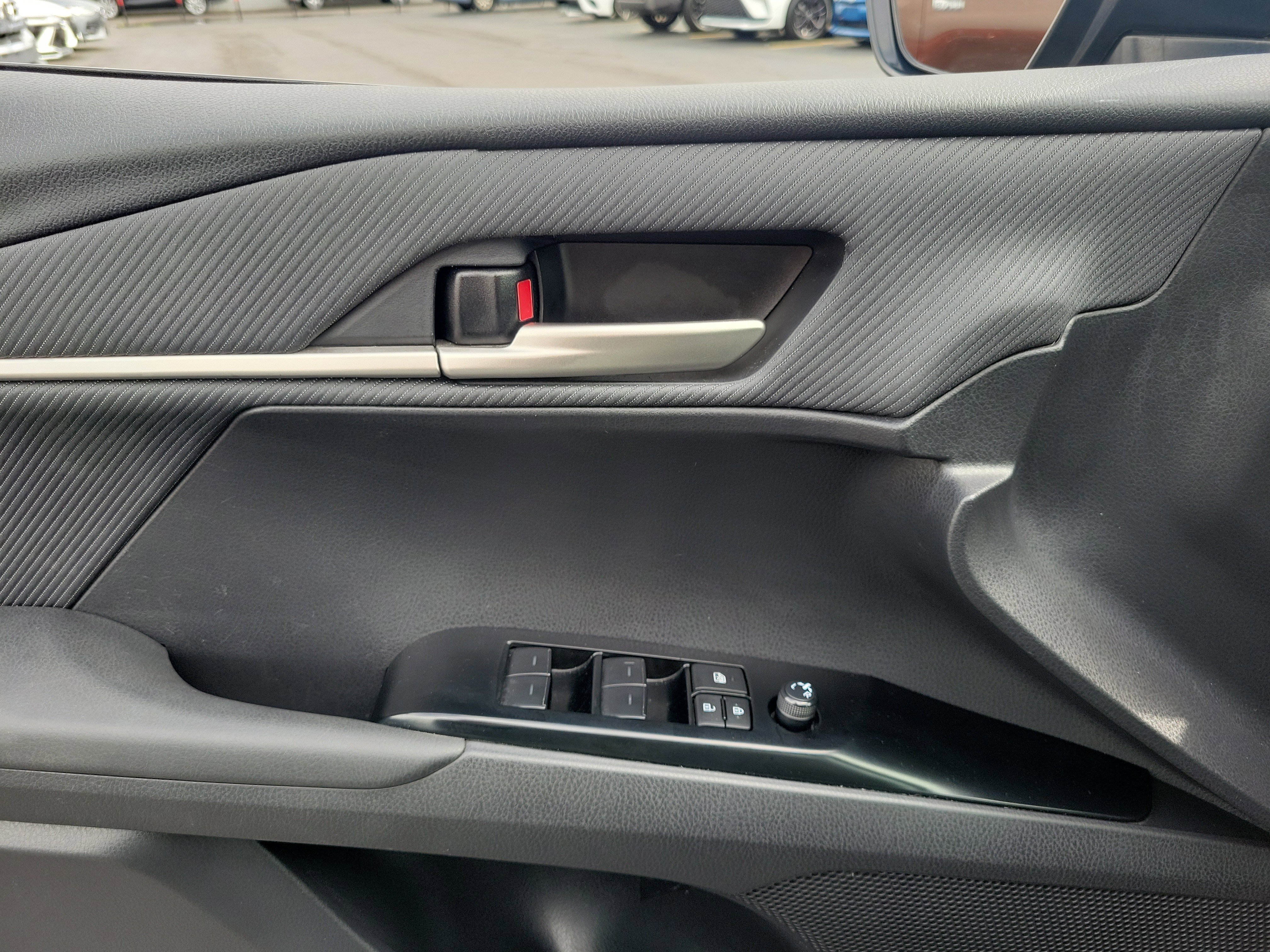 Used 2025 Toyota Camry SE FWD image 17