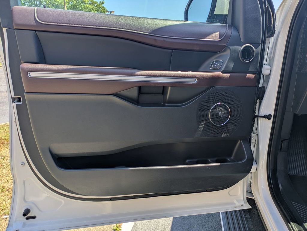 Used 2024 Ford Expedition Limited AWD/4WD image 11