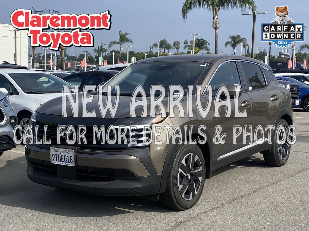 Used 2025 Nissan Kicks SV AWD/4WD image 1