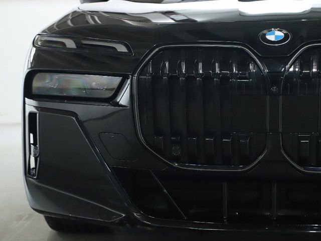 Used 2025 BMW 740i xDrive image 41