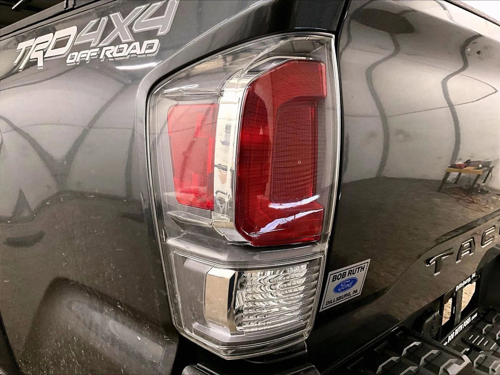Used 2022 Toyota Tacoma TRD Off-Road w/ Technology Package AWD/4WD image 28