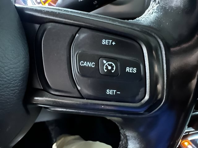 Used 2020 Jeep Gladiator Sport w/ Technology Group AWD/4WD image 14