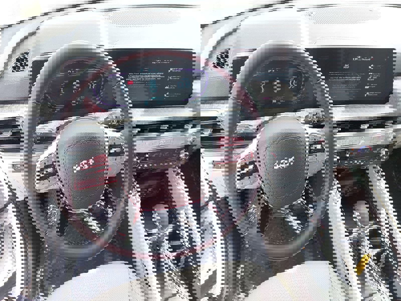 Used 2025 Kia Telluride EX w/ EX Captain's Chair Package image 18