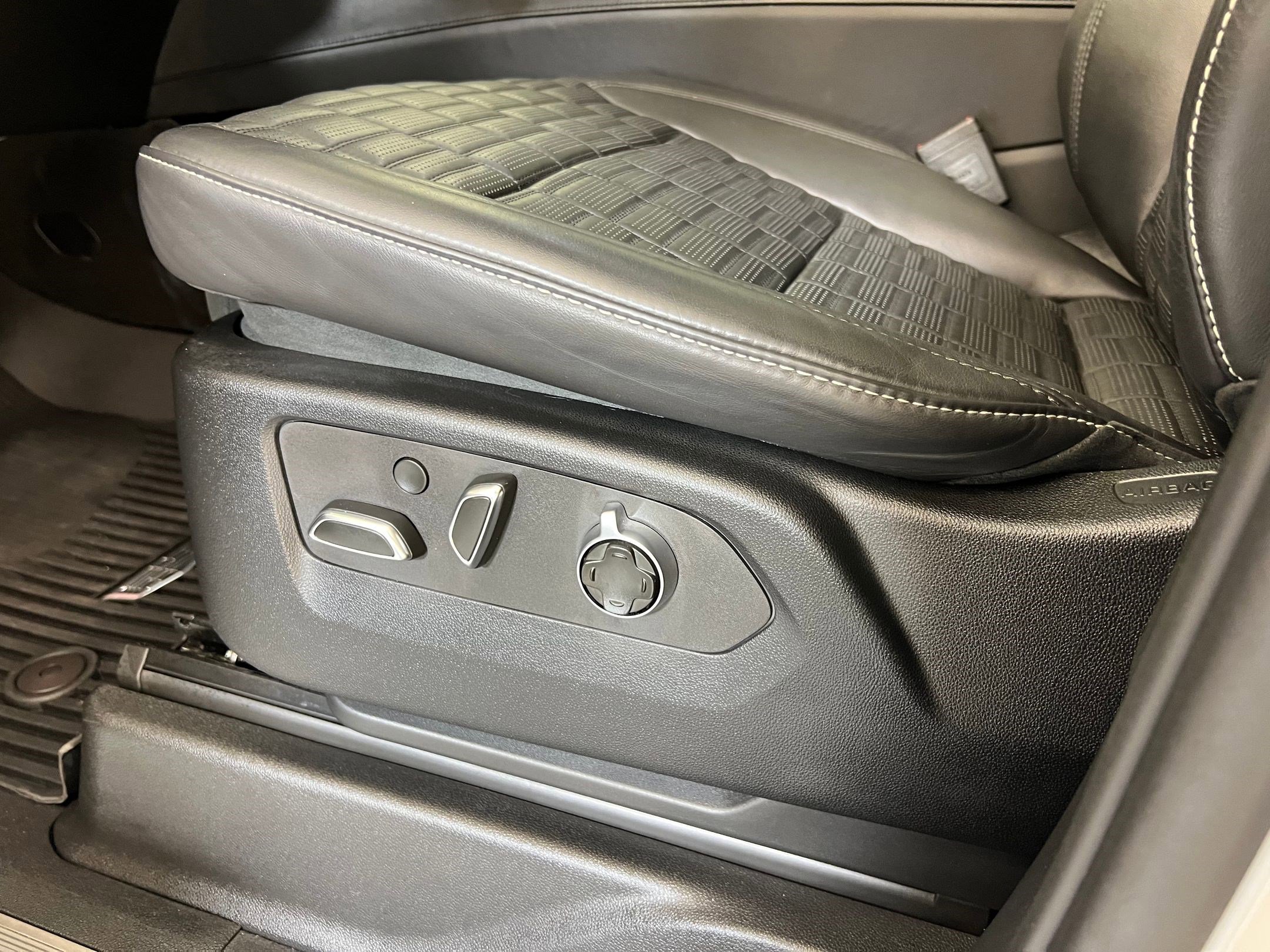 Used 2023 Cadillac Escalade Sport Platinum w/ Heavy-Duty Trailer Package image 13