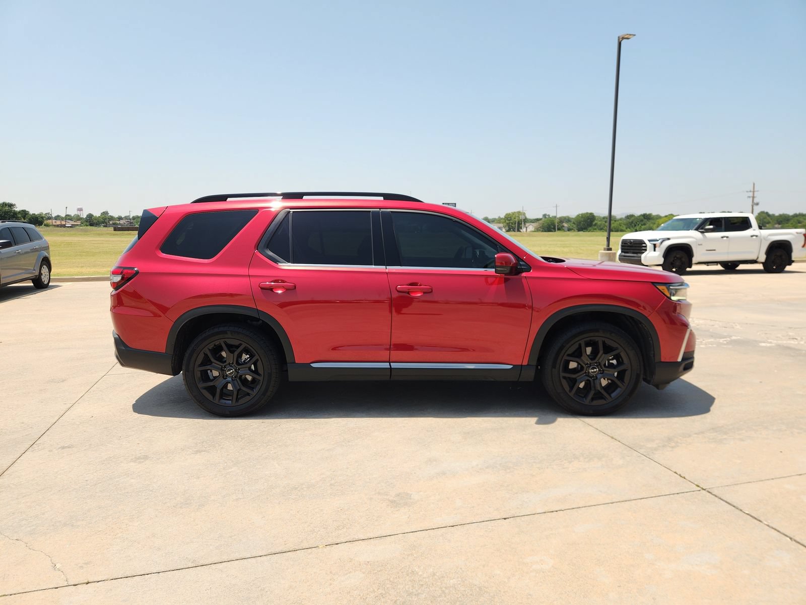 Used 2025 Honda Pilot Touring image 7