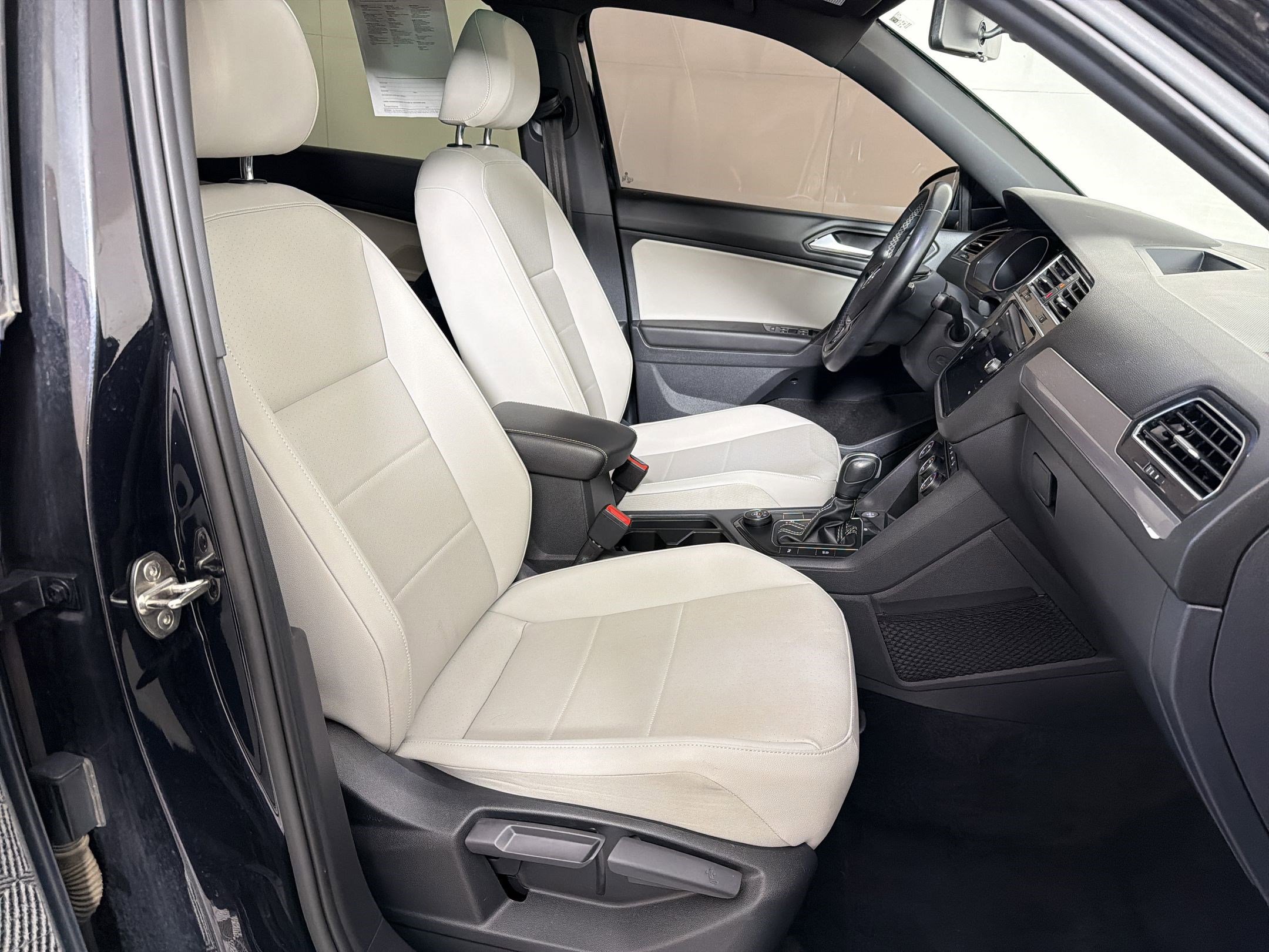 Used 2021 Volkswagen Tiguan SE R-Line image 30