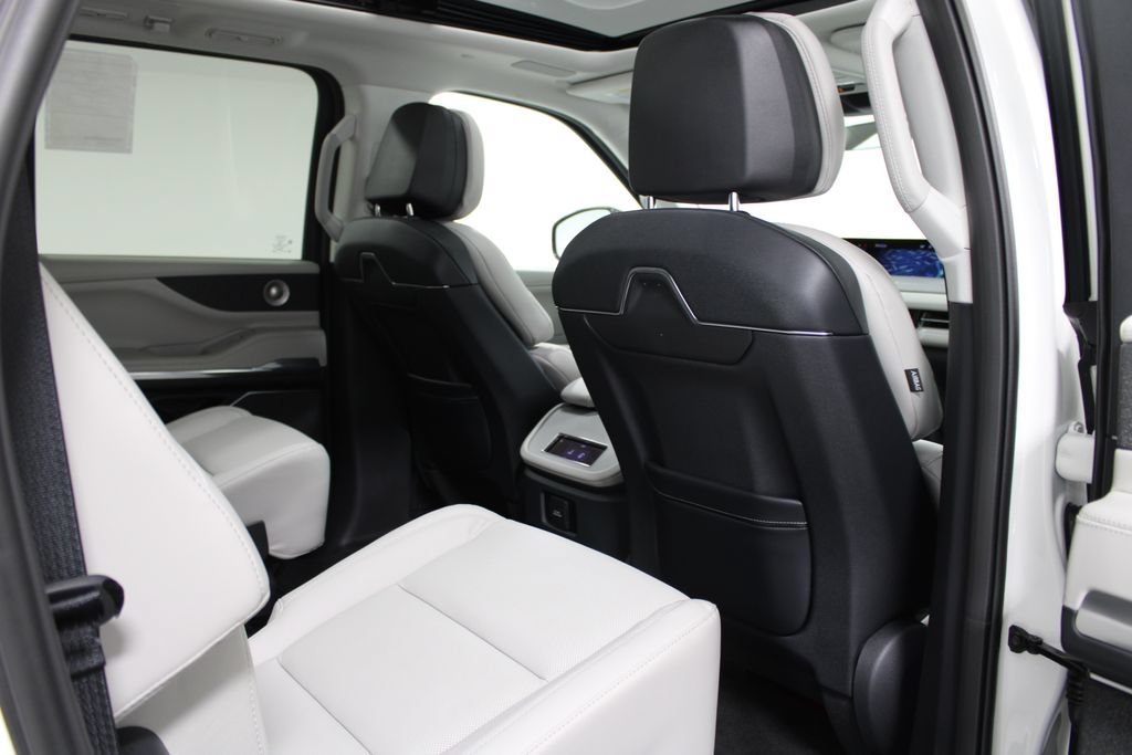 New 2026 Lincoln Navigator L Reserve AWD/4WD image 37