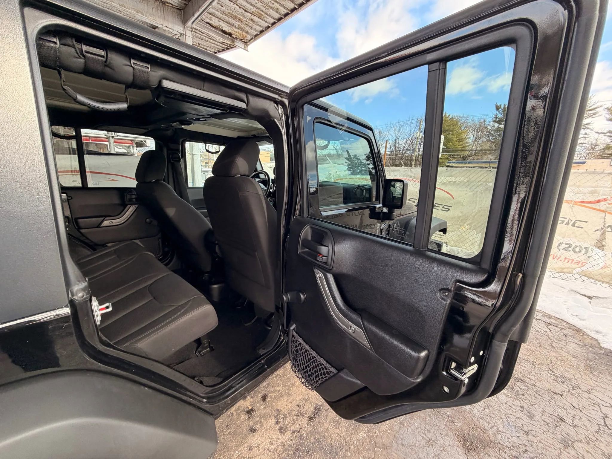 Used 2016 Jeep Wrangler Unlimited Sport w/ Connectivity Group image 60