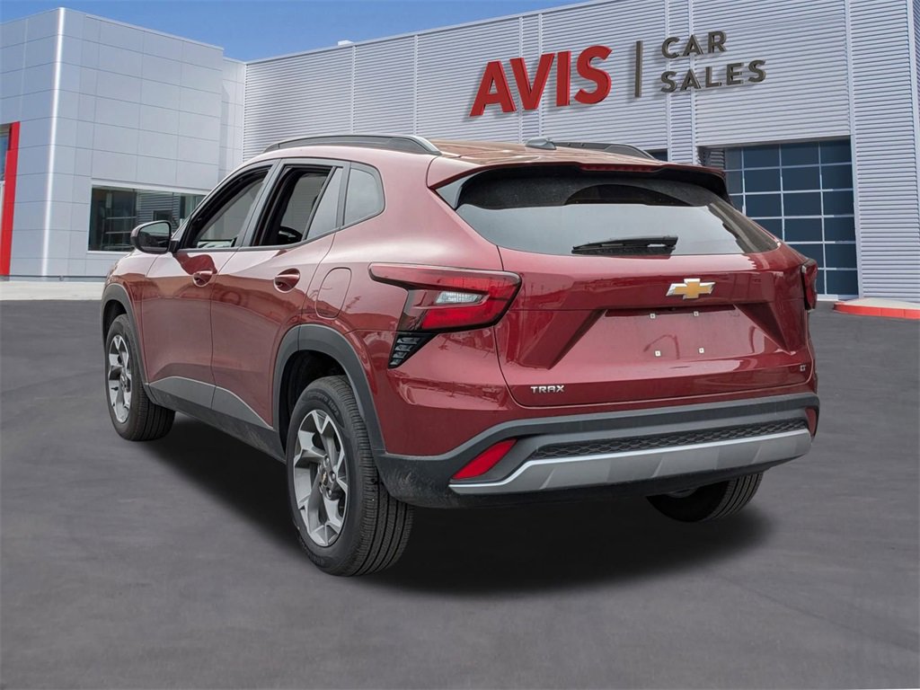 Used 2025 Chevrolet Trax LT w/ LT Convenience Package image 9