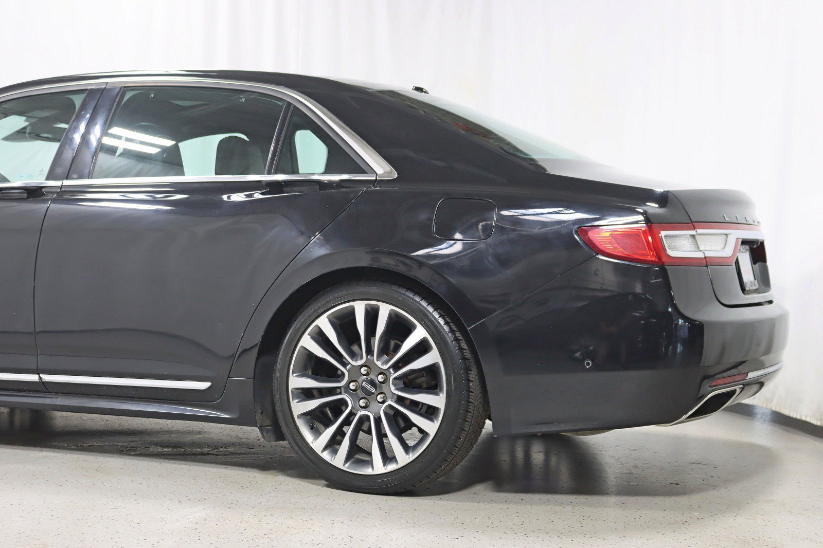Used 2017 Lincoln Continental Reserve w/ Luxury Package AWD/4WD image 10