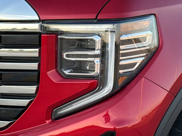 Used 2023 GMC Sierra 1500 SLT w/ SLT Premium Package AWD/4WD image 4