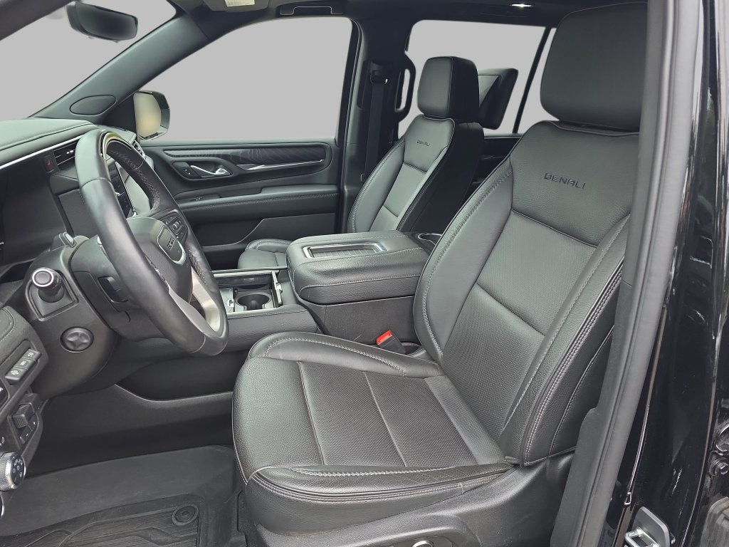 Used 2023 GMC Yukon Denali w/ Advanced Technology Package AWD/4WD image 17