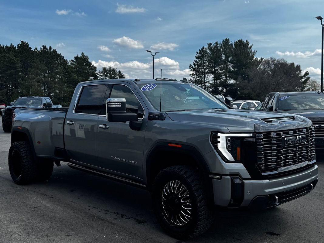 Used 2024 GMC Sierra 3500 Denali Ultimate AWD/4WD image 8
