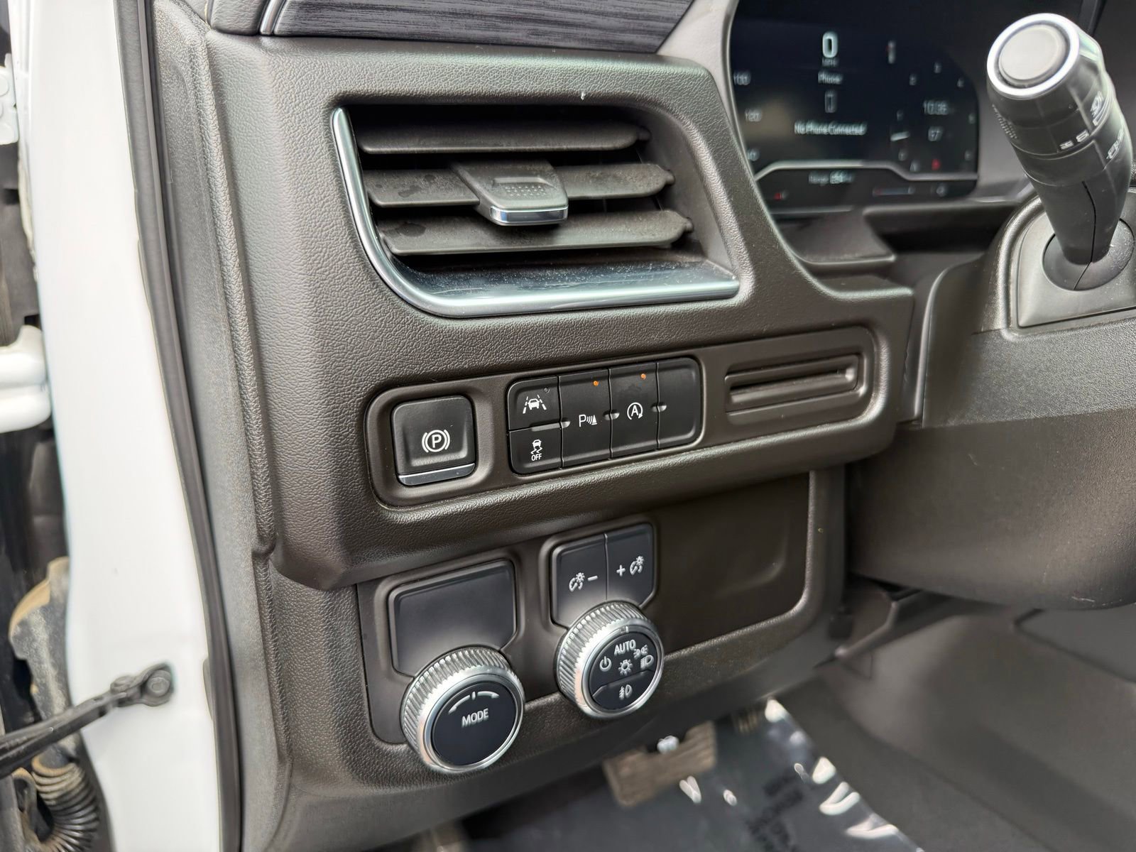 Used 2024 GMC Yukon SLT RWD image 15