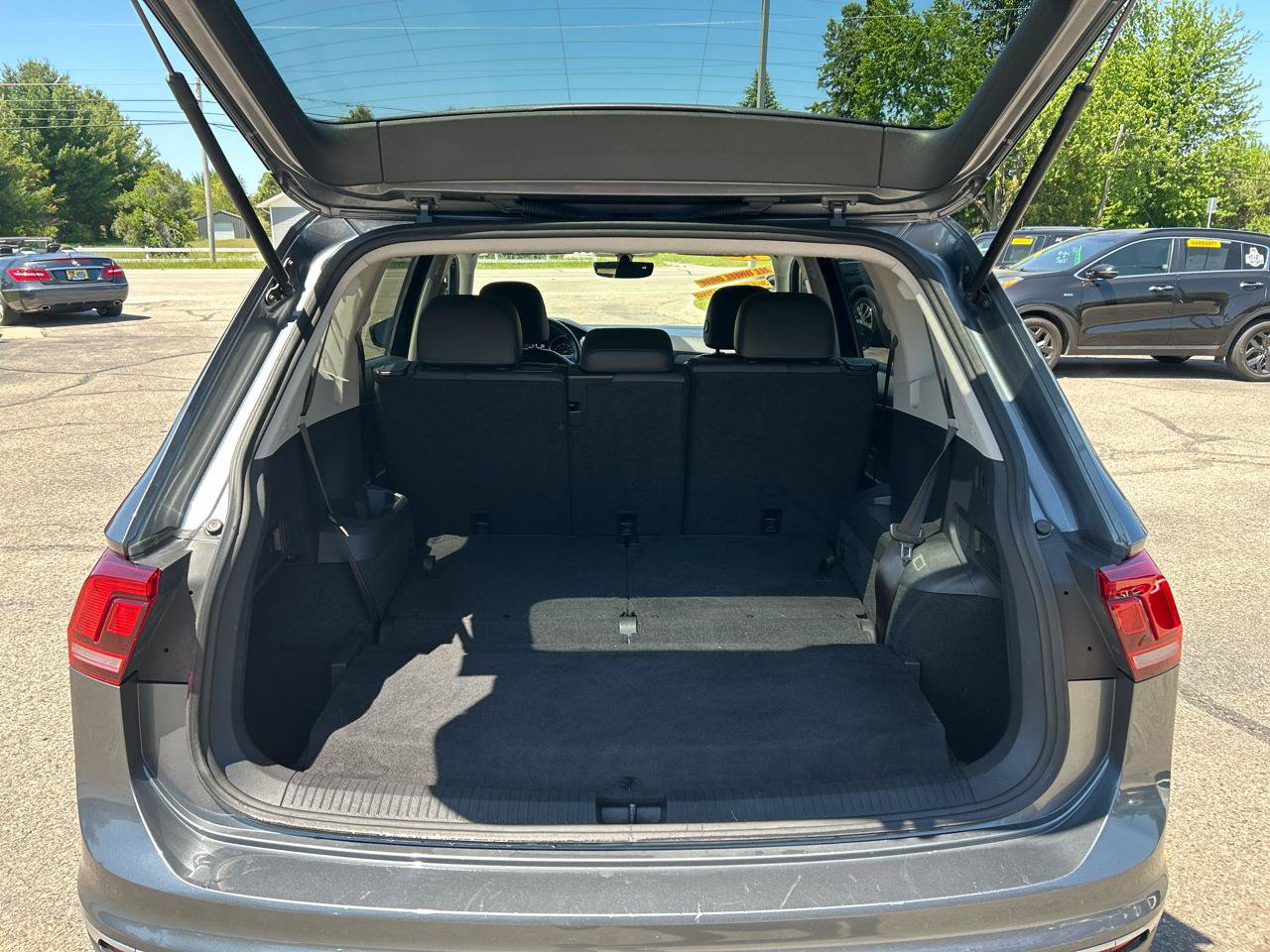 Used 2018 Volkswagen Tiguan SE w/ 3rd Row Seat Package AWD/4WD image 24