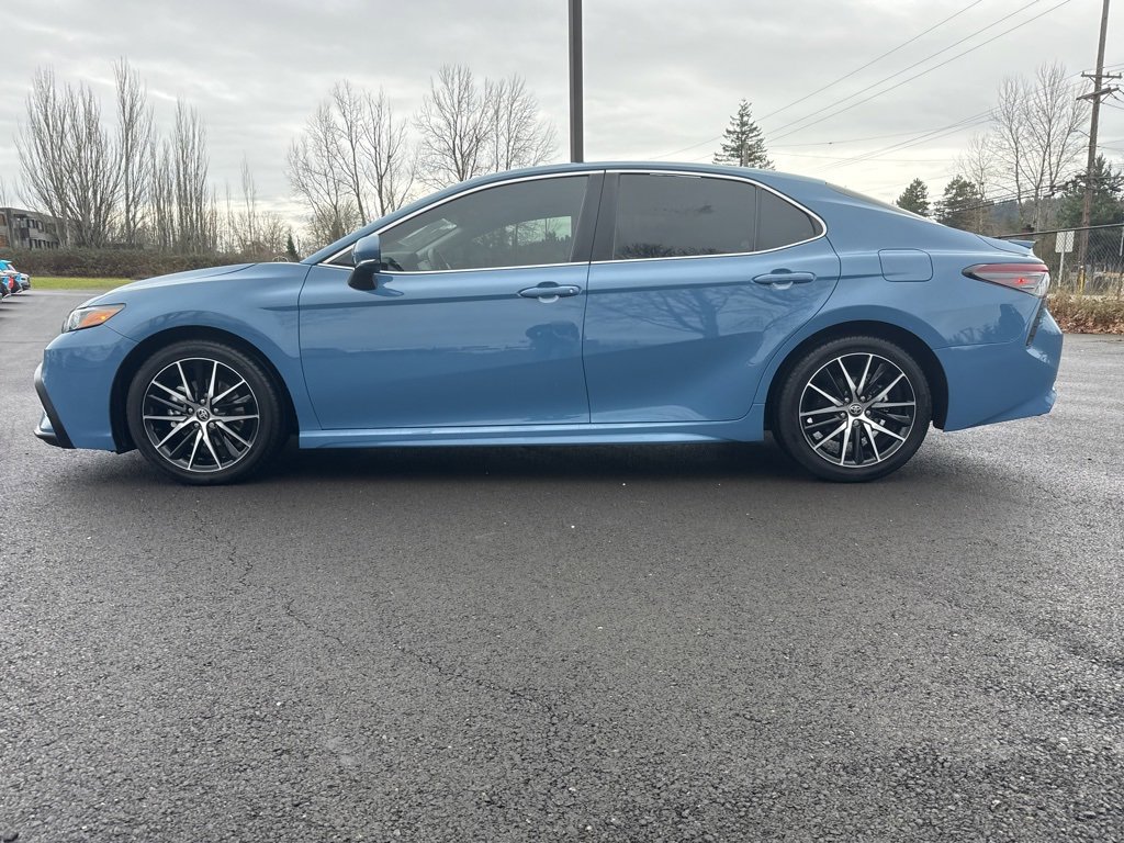 Used 2024 Toyota Camry SE image 4