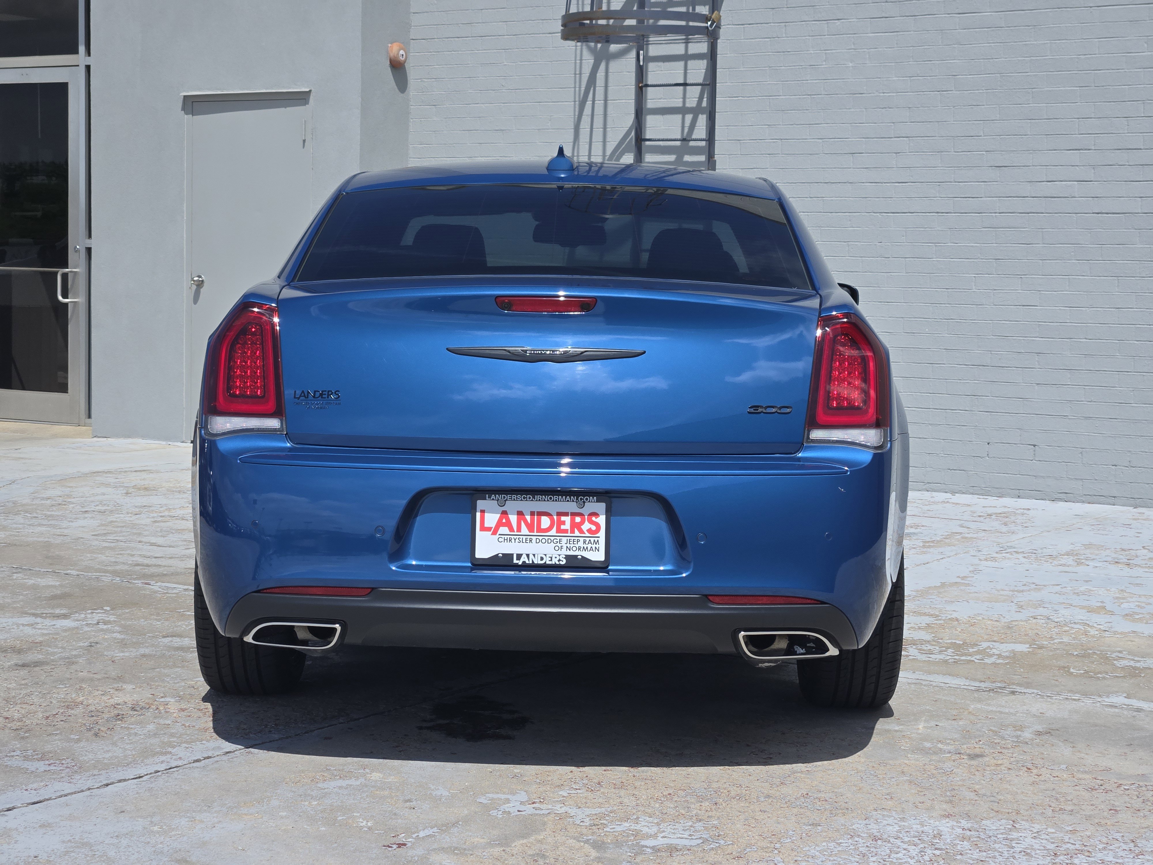 Used 2023 Chrysler 300 Touring L w/ Comfort Group RWD image 7