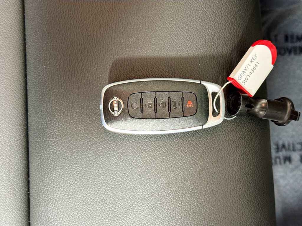 Used 2025 Nissan Rogue SL AWD/4WD image 40