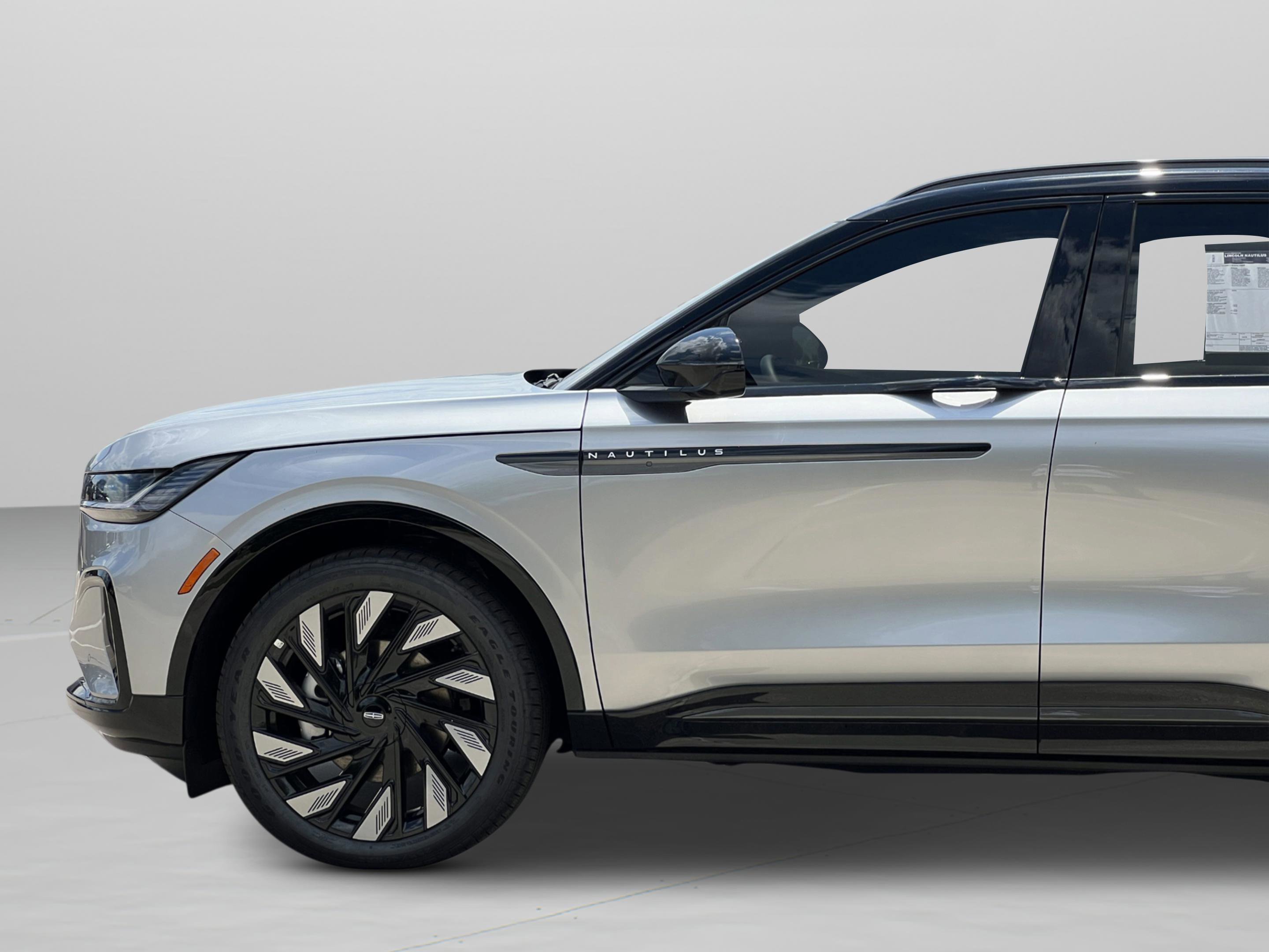 New 2025 Lincoln Nautilus Reserve w/ Jet Appearance Package image 11