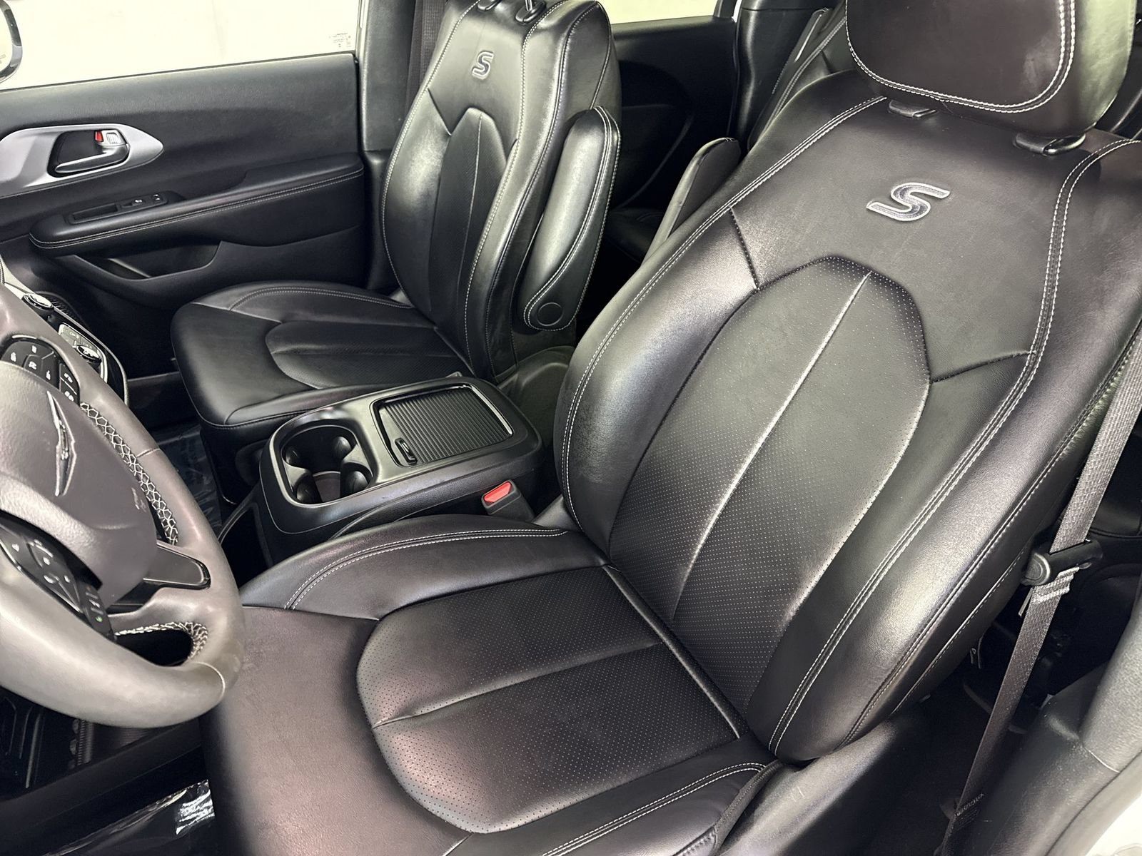 Used 2024 Chrysler Pacifica Limited FWD image 18