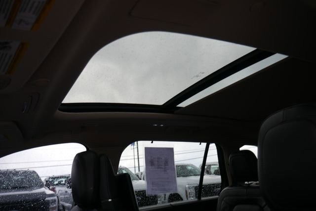 Used 2022 Lincoln Aviator Reserve w/ Equipment Group 201A image 3