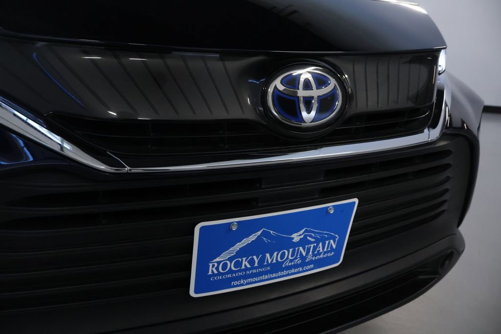 Used 2022 Toyota Venza LE AWD/4WD image 9