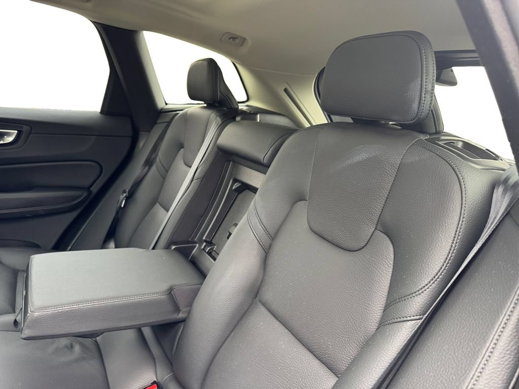 Certified 2025 Volvo XC60 B5 Plus w/ Protection Package Premier AWD/4WD image 23