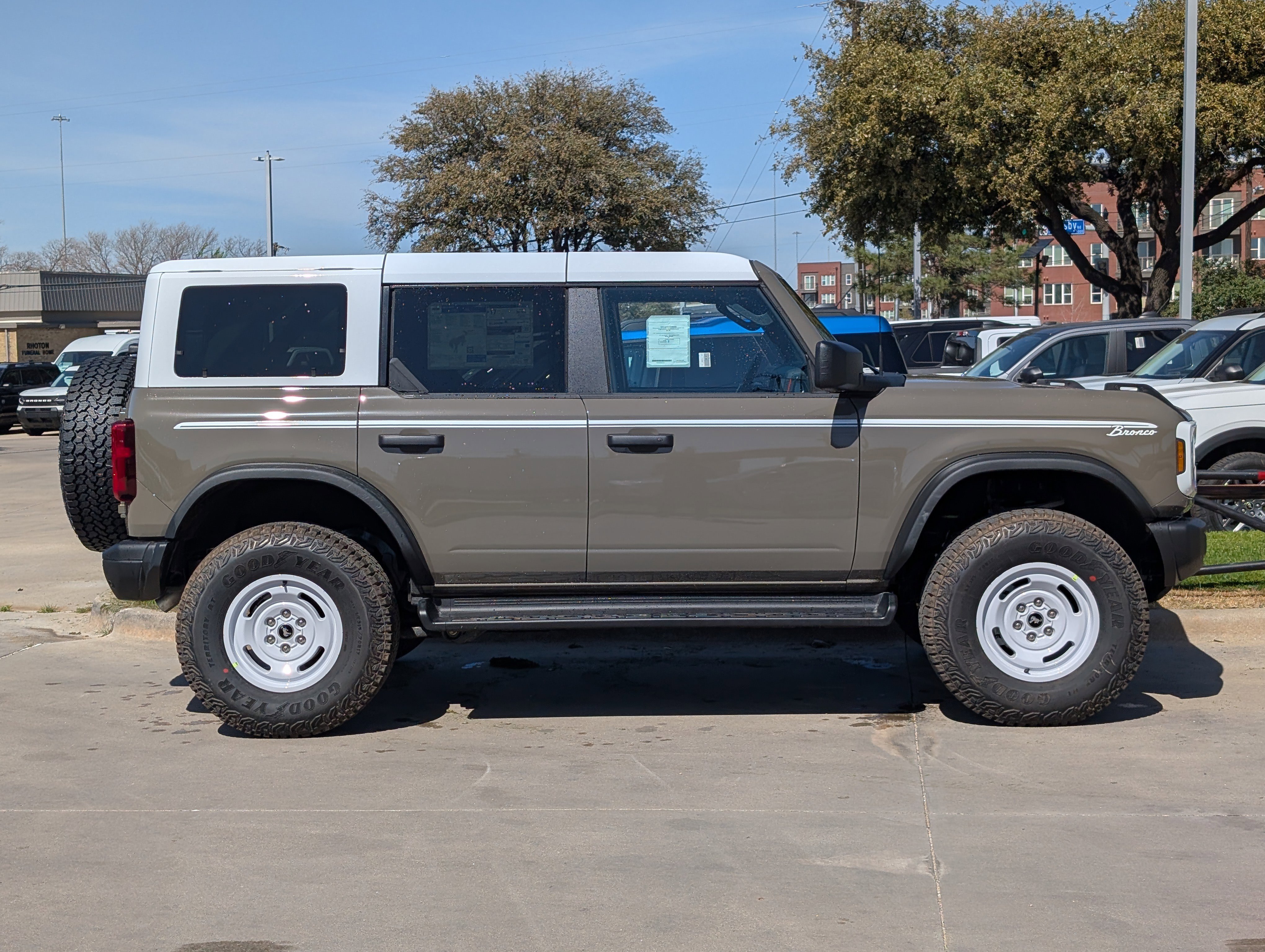 New 2026 Ford Bronco Heritage Edition image 3