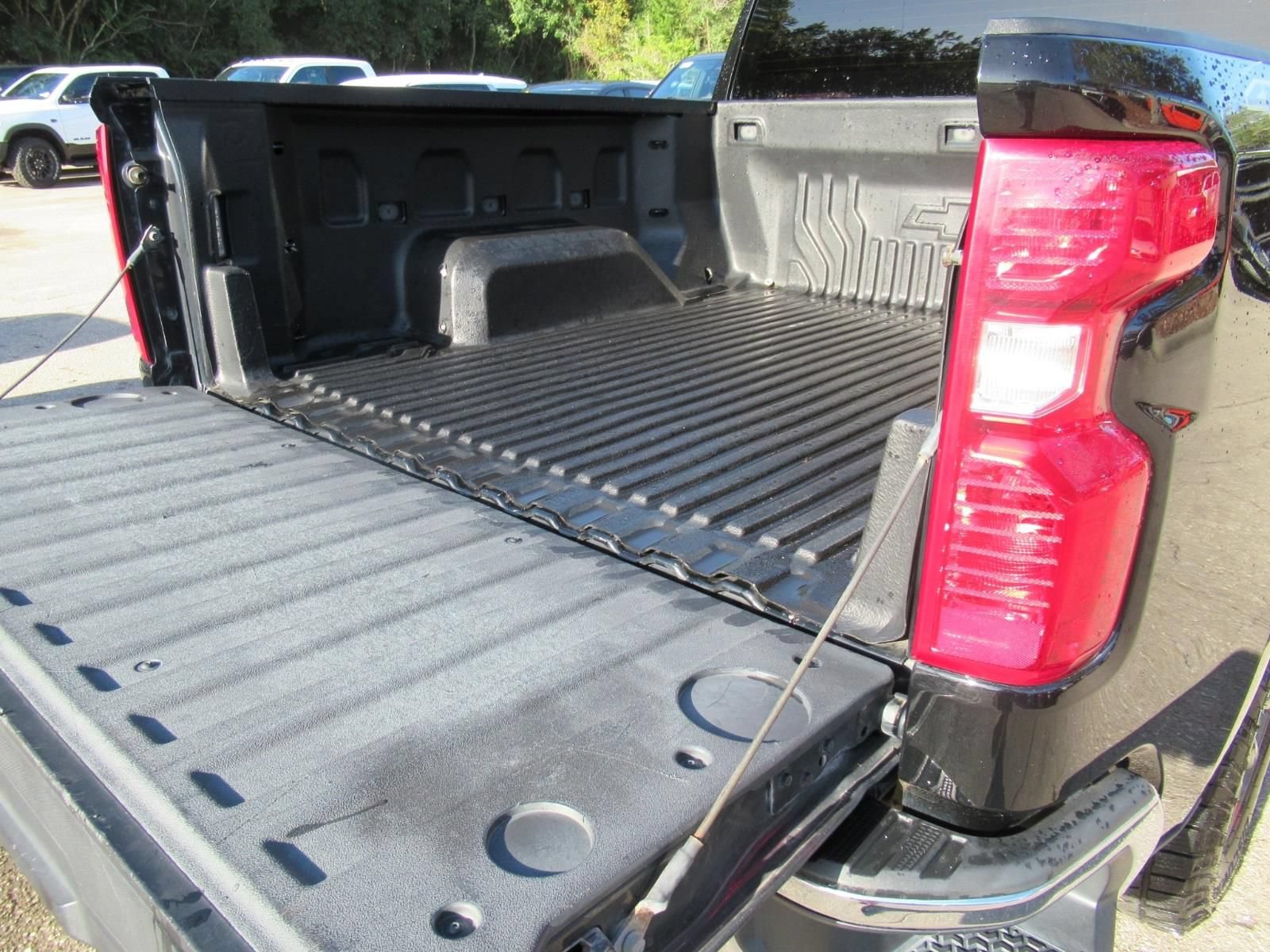 Used 2022 Chevrolet Silverado 1500 LT AWD/4WD image 30