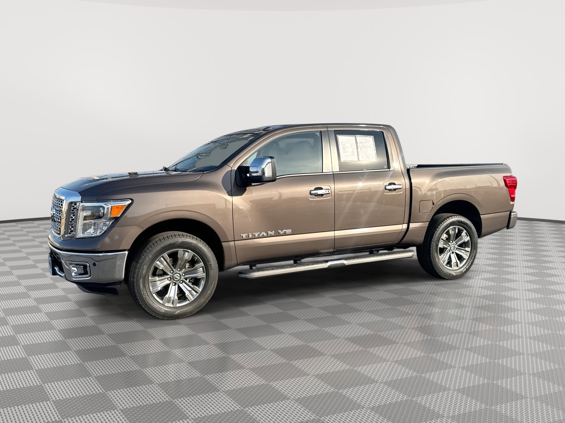 Used 2018 Nissan Titan SL w/ Chrome Package image 1