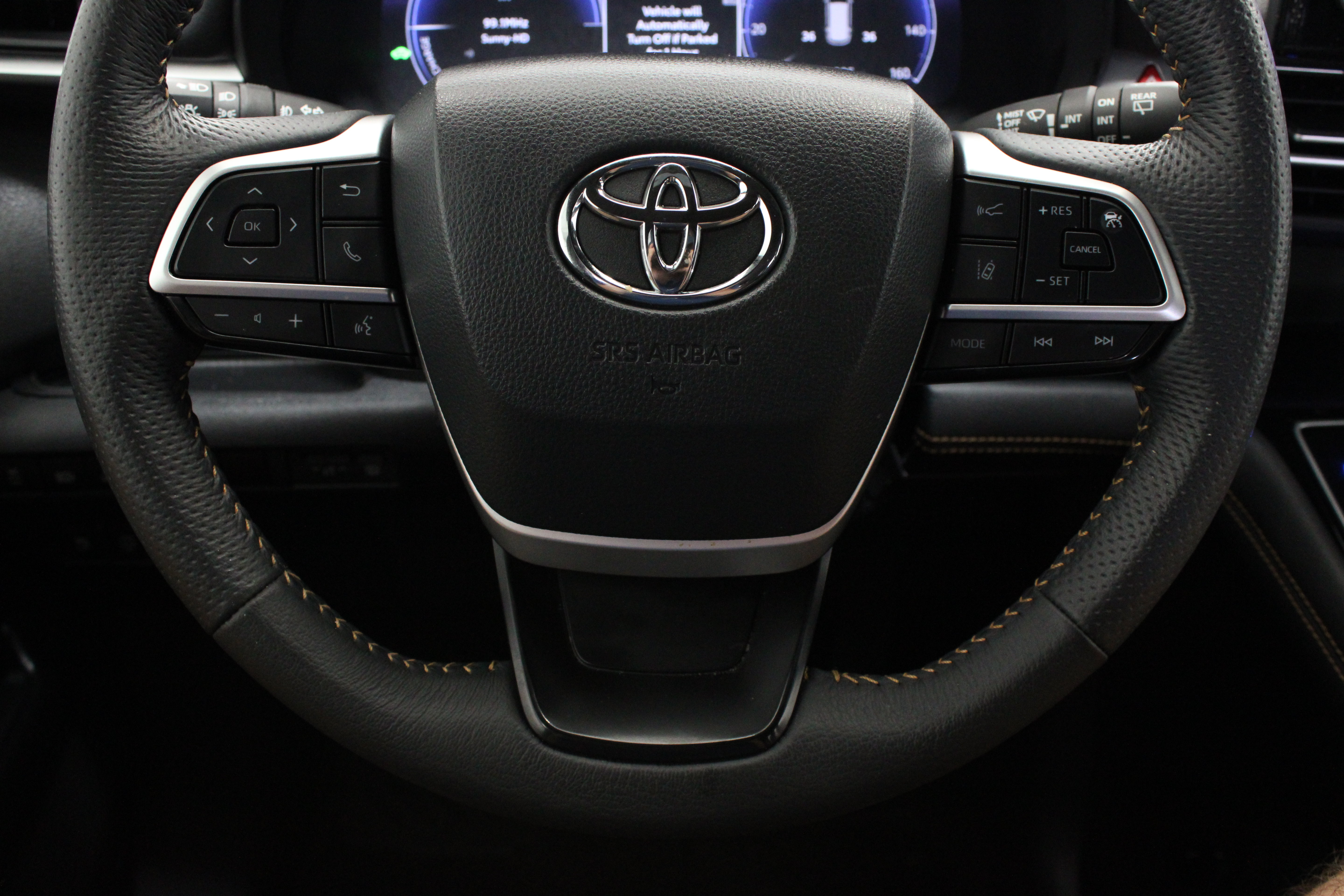 Certified 2025 Toyota Sienna XLE Woodland Edition AWD/4WD image 25