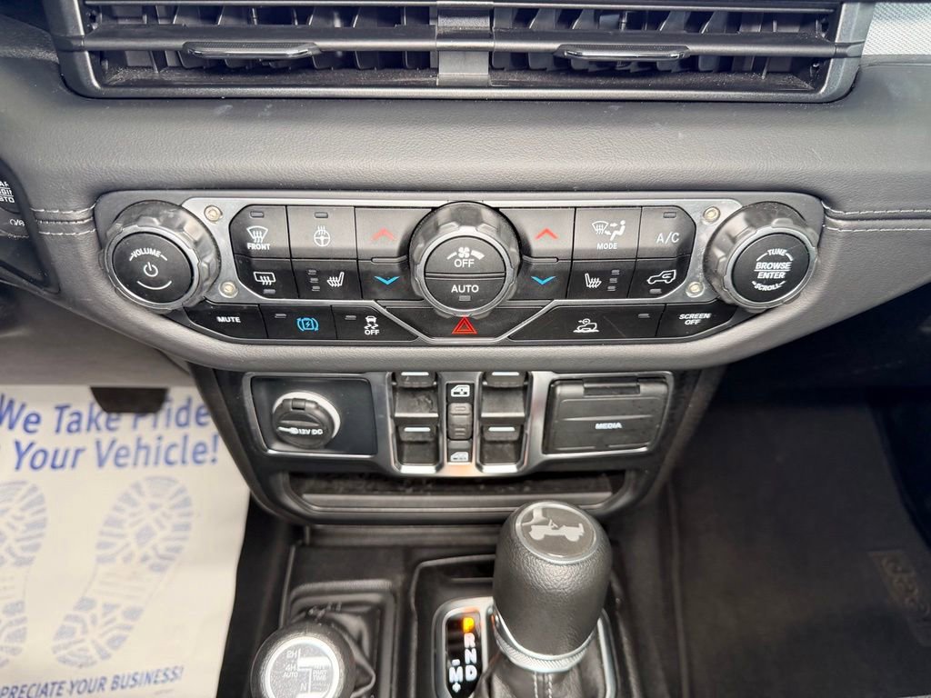 Used 2025 Jeep Wrangler Unlimited Sahara AWD/4WD image 12